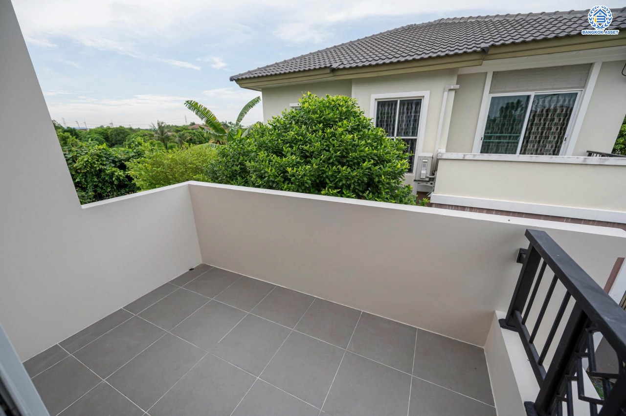 บ้านมือสองตกแต่งใหม่ โครงการ ภัสสร26 ราชพฤกษ์-ติวานนท์ เนื้อที่ 55.9 ตร.ว. ฟังก์ชัน 3 ห้องนอน 3 ห้องน้ำ จอดรถได้ 2 คัน บรรยากาศเงียบสงบเป็นส่วนตัว สิ่งอำนวยความสะดวกมากมาย! บนทำเลศักยภาพ หน้าโครงการติดถนนใหญ่ เชื่อมต่อถนนราชพฤกษ์ ใกล้จุดขึ้นทางด่วน "ศรีสมาน"